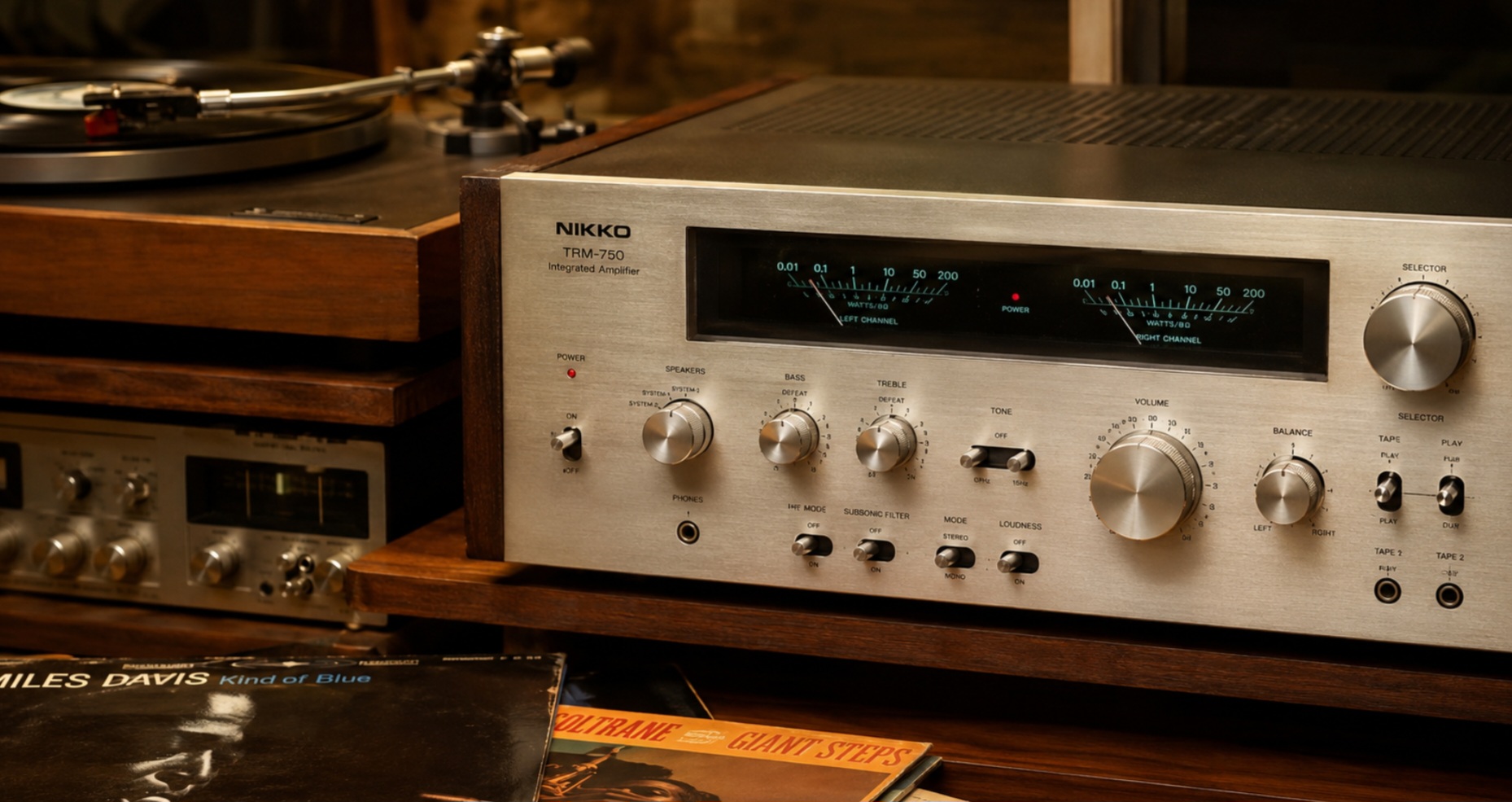 Amplificatore vintage Nikko TRM-750 e vinili